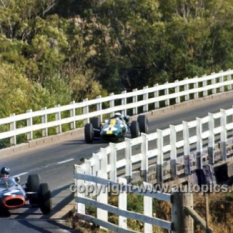 LOngford : Graham Hill devant Jim et Kack Brabham